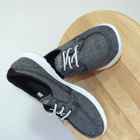 Sketchers on-the-go boat sneakers - Picture 1 of 8